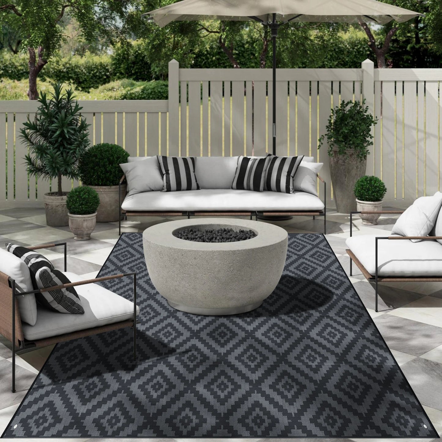 Outdoor Geometric Reversible Polyester Rug For Patio And Deck Waterproof Durable
